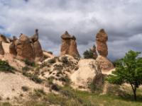 Lustige Felsformationen nahe der Straße im Devrenttal